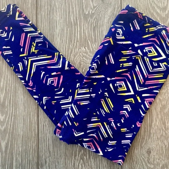 LulaRoe leggings OS - LuLa is known for their butter soft leggings!! - Picture 1 of 3